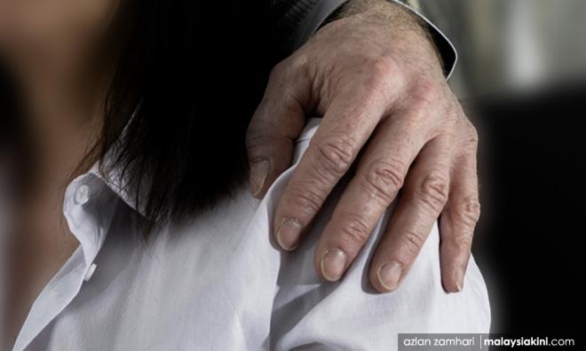 HUBUNGAN INTIM DI TEMPAT KERJA